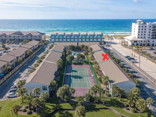Navarre Beach Apartment | Steps to Sand! Navarre Getaway