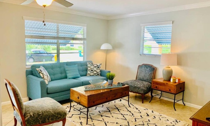 Naples Park House | Steps to the Beach - Naples-Beachhouse 3BR2BA - Pet friendly