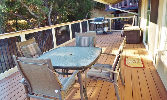 Oak Shores House | Steps to the Marina and community pool, Wifi, and Private Slip!