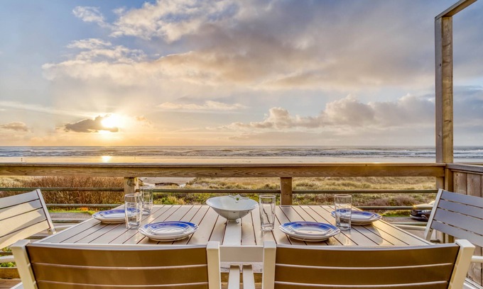 Manzanita House | Steps To the Ocean, With Panoramic Views, Ocean-View Deck in Manzanita!