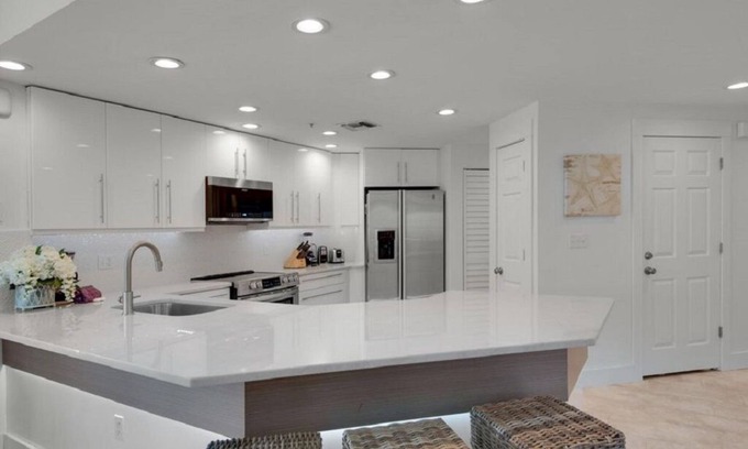 Destin Condo | Sterling Sands - Gulf front - Unit 714 - FREE BEACH SERVICE.3 Bedroom - 3 Bath