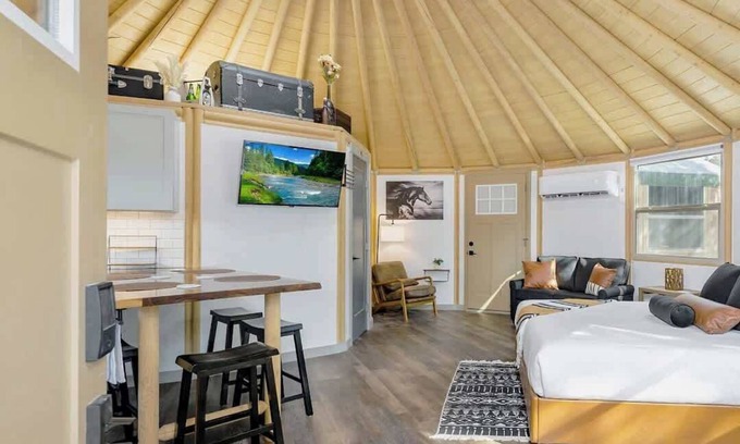Canyon Lake Cabin | Stetson Luxury Yurt-Cabin: w/Hot & Soaking Tub
