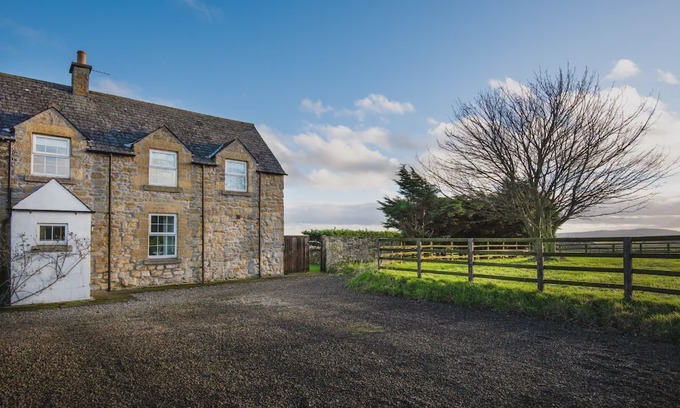 Berwick-upon-Tweed Cottage | STEWARD'S COTTAGE - 1 mile from Scremerston, 3.5 miles to Berwick-upon-Tweed