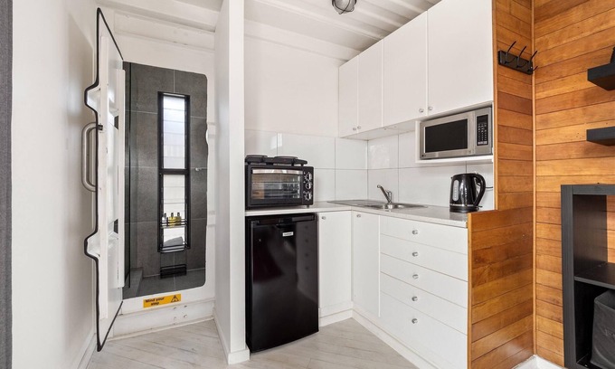 Augusta House | Stirling Street - The Cube - Stirling Street - The Cube is tiny home stay experience