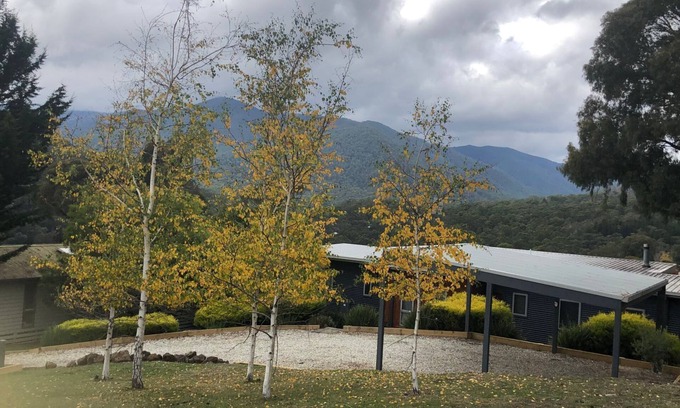 Merrijig House | Stirling View - close to Mt Buller & Mt Stirling Entry Gates.