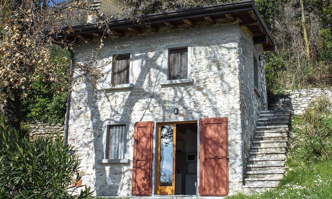 Toscolano Maderno Cottage | Stone cottage with amazing Lake Garda view away from it all