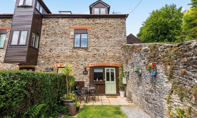 Ivybridge Cottage | Stone Cottage with swimming pools nr beaches for 4