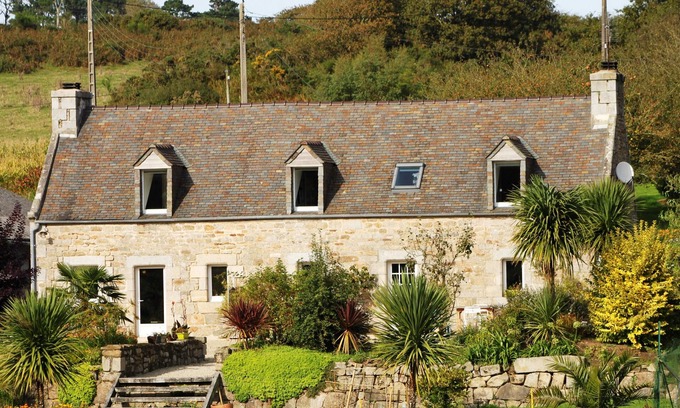 Berven House | Stone farmhouse in the countryside 10 minutes from the sea