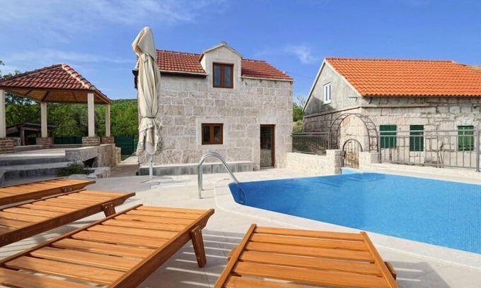 Biokovsko Selo House | Stone House in Makarska with Pool & Mountain View