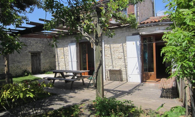 Saint-Medard-d'Aunis House | Stone house near La Rochelle and the beach