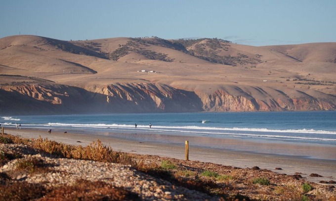 Silver Sands House | Stone's Throw Beachfront - ideal for couples or perfect for the family