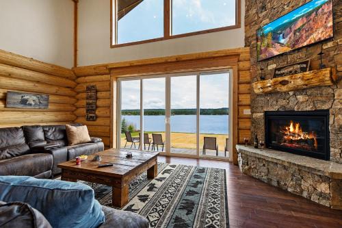 Island Park House | Stone Skipper Lodge by KABINO Waterfront Hot Tub Private Bath In Every Bedroom FirePit Mtn Views WiFi Grill