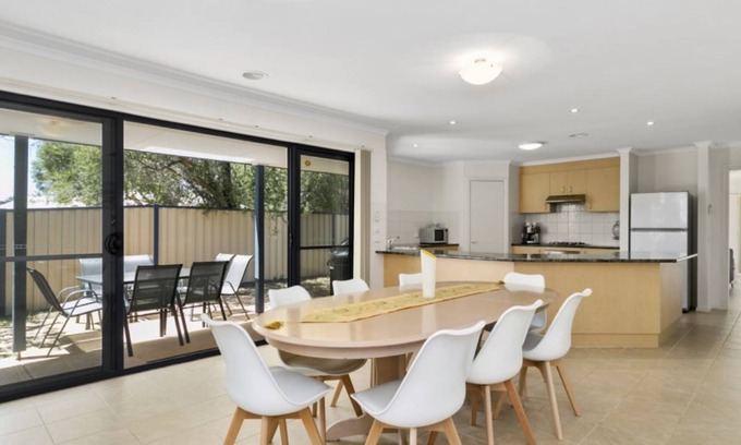 Tootgarook House | Stones Throw To The Beach