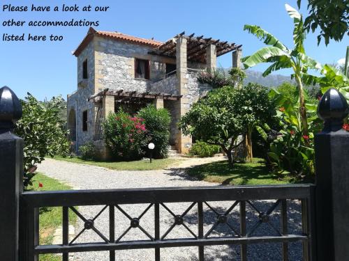 Lefktron House | Stoupa's Paradise