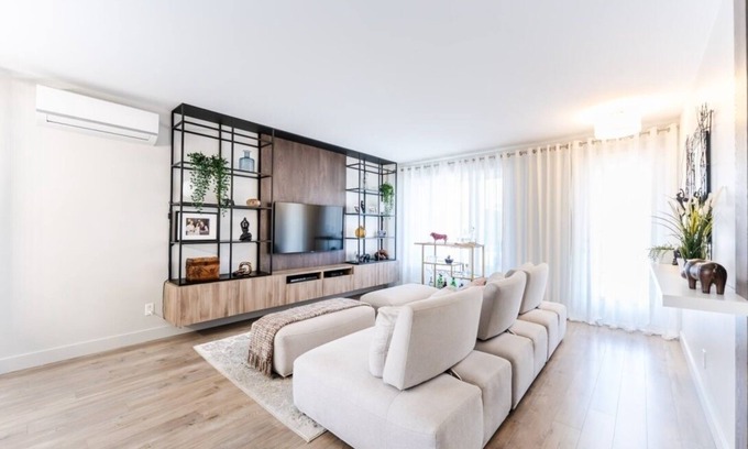 Drummondville Apartment | Streamlined apartment with 2 free parking spaces.