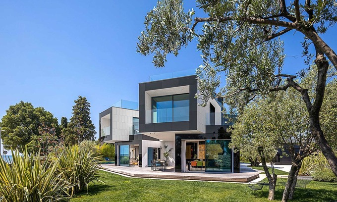 Fazana Villa | Striking Istria Villa | 5 Bedrooms | Villa Rojska | Beachfront Location | Sauna.