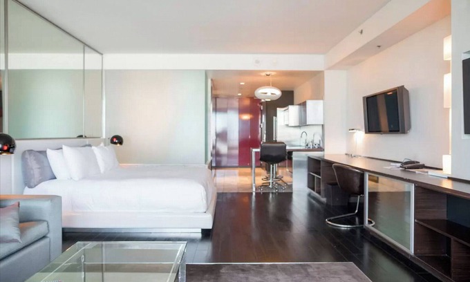 Las Vegas Hotel | Strip View Modern Luxury Condo