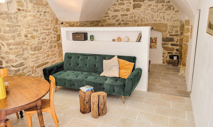 Montaren-et-Saint-Mediers Apartment | Studio Spacieux de Caractère