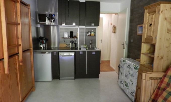 Le Pleynet Apartment | Studio 18m², 50m from slopes with balcony, 3 pers., pets allowed