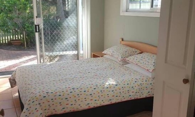 The Junction Apartment | Studio - 2.5km walk to Supercar precinct - walk to beaches/cafes/shops!