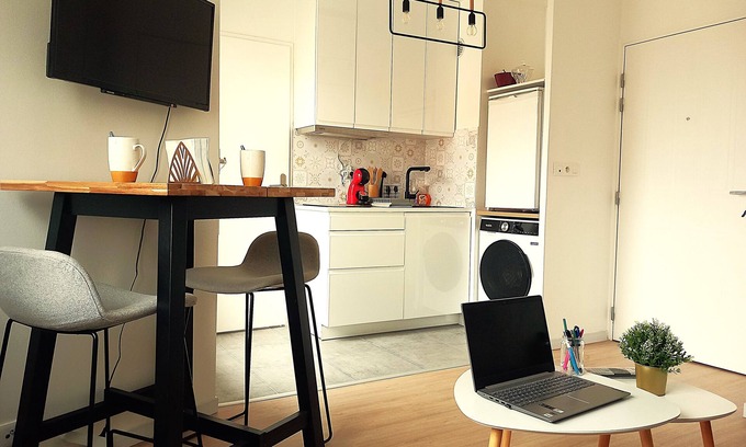 Cergy Apartment | STUDIO 20m2 5MIN DE LA GARE RER