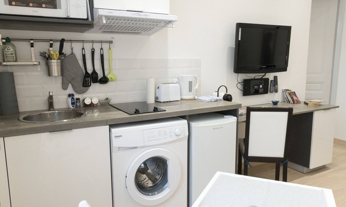 Vittel Apartment | Studio 24-Studio-Apartment-Wet room-Garden view