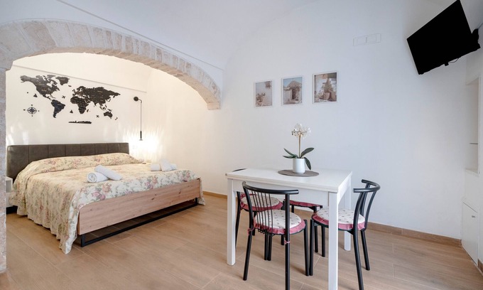 Noci Apartment | Studio 'Alcova' with Wi-Fi and Air Conditioning