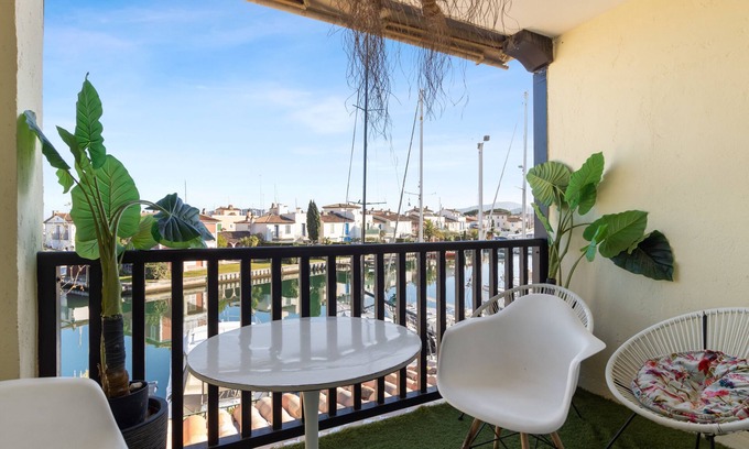 Port Grimaud Apartment | Studio Amar - Welkeys