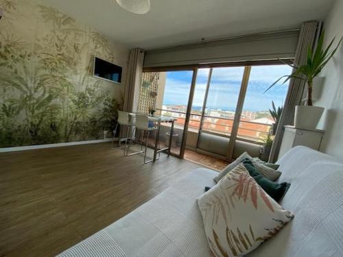 Cannes La Bocca Apartment | Studio and breakfast