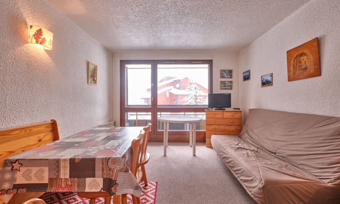 Correncon-en-Vercors Apartment | Studio Apartment 'Herbouilly' with Mountain View and Balcony