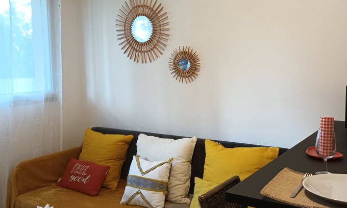 Provinces - Chavril Apartment | Studio Apartment 'Chez Maurice, Studio Calme Et Cosy' with Shared Garden and Wi-Fi
