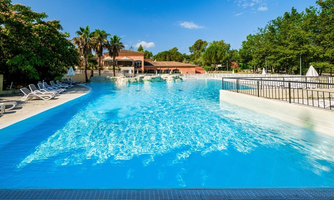 Fayence Apartment | Studio Apartment 'Domaine De Fayence' with Shared Pool, Wi-Fi and Air Conditioning