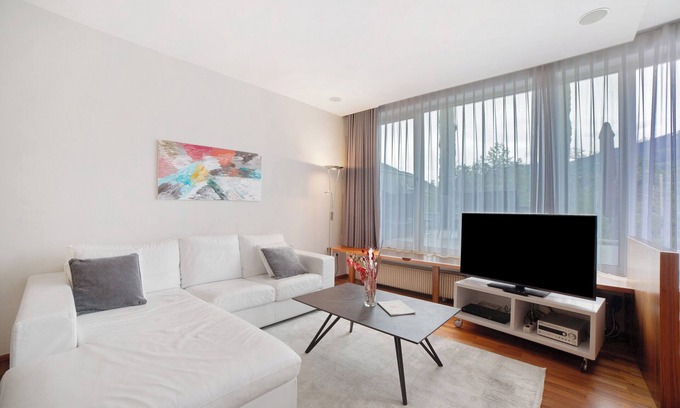 Marlengo Apartment | Studio Apartment 'Faselehof Loftapartment Carat' with Mountain View, Shared Pool and Wi-Fi