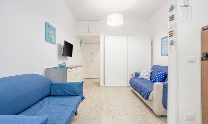 Mondello Apartment | Studio Apartment 'Flat Blu Palermo Mondello' with Shared Pool, Shared Terrace and Air Conditioning
