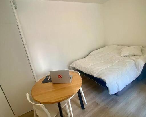 Combat Apartment | Studio Apartment in Paris