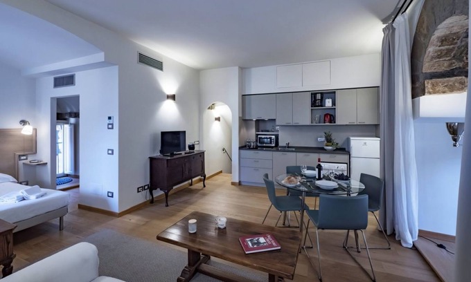 Oltrarno Apartment | Studio apartment in the Tower near the ponte Vecchio