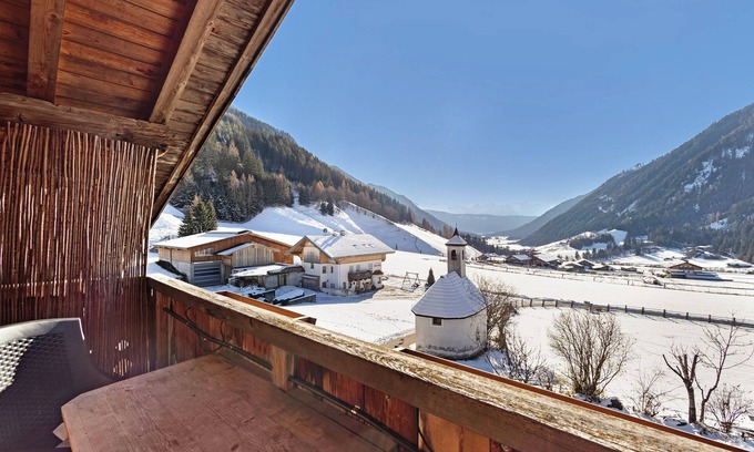 Valle di Casies Apartment | Studio Apartment 'Jelerhof Apt Dolomitenblick' with Mountain View, Shared Garden and Wi-Fi