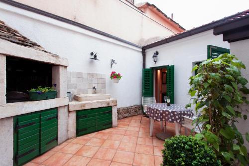 Split Apartment | Studio Apartment Karlo