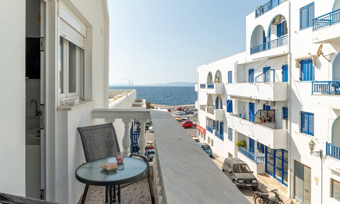Tinos House | Studio Apartment 'Kleris 1 Tinos' with Sea View, Wi-Fi and Air Conditioning