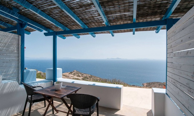Donoussa Apartment | Studio Apartment 'Mesaria' with Balcony, Wi-Fi and Air Conditioning