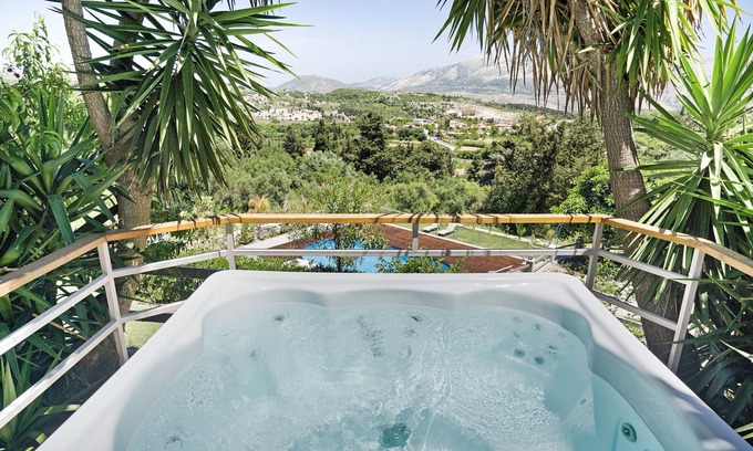Kaminarata Apartment | Studio Apartment 'Paradiso Verde 102' with Mountain View, Wi-Fi and Air Conditioning