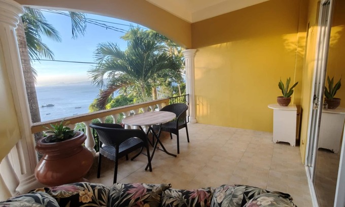 Puerto Galera Apartment | studio apartment with ocean views and swimming pool .n