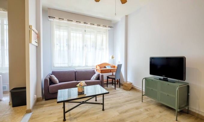 Gambetta Apartment | Studio Apartment 'Residence Les Palombes' with Wi-Fi and Air Conditioning