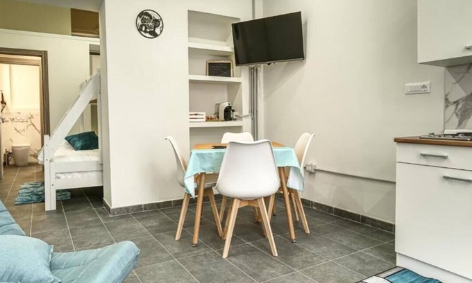 Parella Apartment | Studio Apartment "Romeo e Pepita" with Wi-Fi & A/C