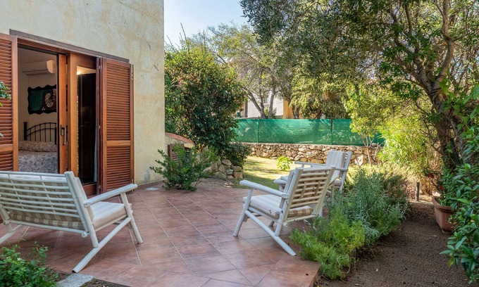 Monte Petrosu Apartment | Studio Apartment with Wi-Fi, Air Conditioning & Terrace