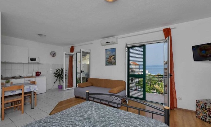 Zelenka Apartment | Studio apartment with a sea view!