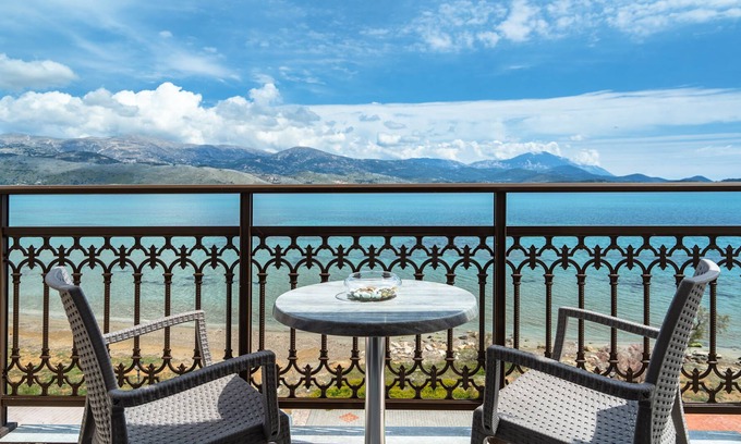 Lixouri Apartment | Studio Apartment 'Zois 9' with Sea View, Wi-Fi and Air Conditioning
