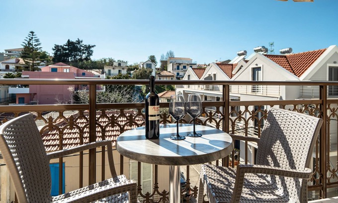 Lixouri Apartment | Studio Apartment 'Zois 5' with Shared Garden, Wi-Fi and Air Conditioning