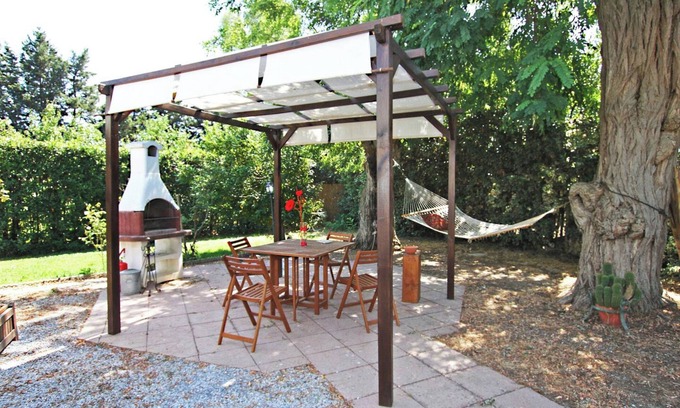 Campiglia Marittima Apartment | Studio 'Appartamento Stelle' with Shared Pool, Shared Garden and Wi-Fi