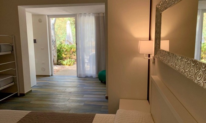 Chiesiola Apartment | Studio 'Baia Falcone-Villetta Mare 110' with sea view, Wi-Fi and air conditioning